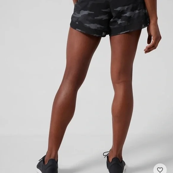 Athleta Mesh Racer Run Shorts 4in. XL. - Picture 2 of 5